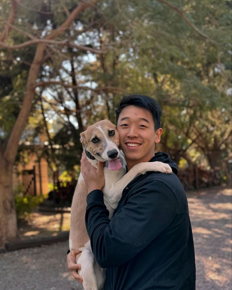 Martin Ku se reunió con Arturo. Martin Ku se reunió con Arturo.