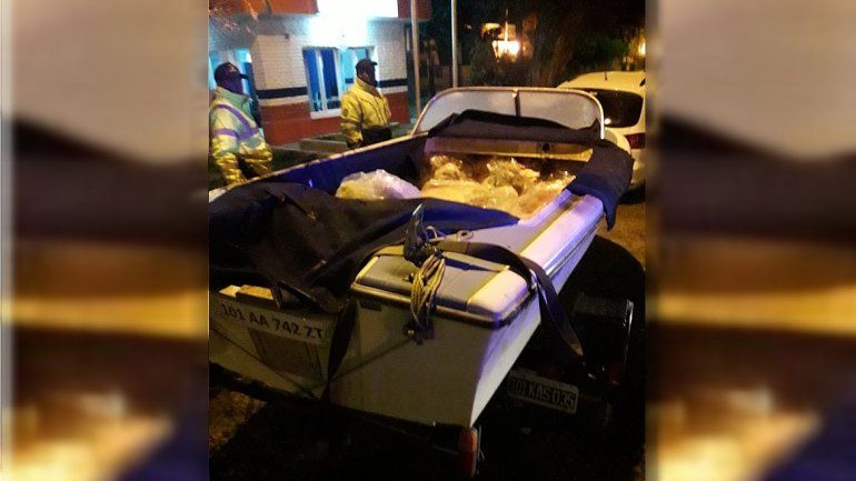 Decomisaron más de una tonelada de carne ilegal: una parte iba adentro de una lancha