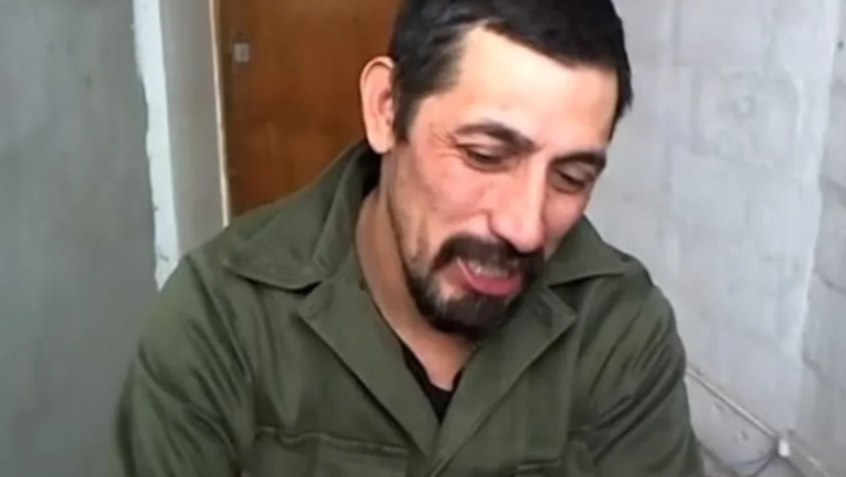 El viernes 10 de octubre Facundo Jones Huala había iniciado una huelga de hambre para reclamar su traslado. Luego de la orden del juez, la había suspendido, pero ahora la reinició. El viernes 10 de octubre Facundo Jones Huala había iniciado una huelga de hambre para reclamar su traslado. Luego de la orden del juez, la había suspendido, pero ahora la reinició.