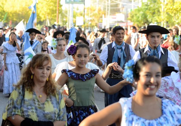 Un desfile con mucho color