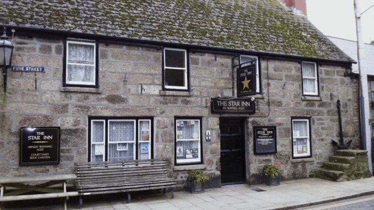 Un bar pone una valla el&eacute;ctrica en Inglaterra.