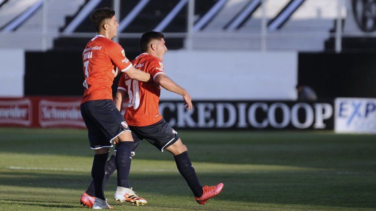 El festejo del Rojo por el gol en contra.