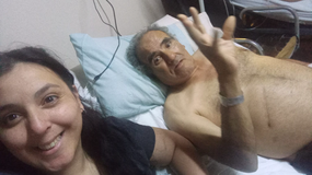 Le amputaron una pierna y su hija pide ayuda para trasladarlo de Mendoza a Neuquén.