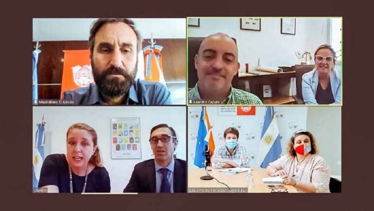 Reunión de políticos con ejecutivos de Correo Compras.