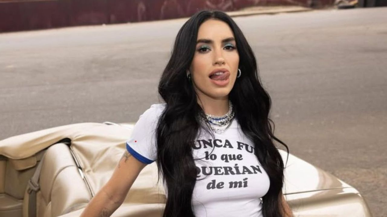 Lali Esposito sorprendió al mostrar a qué ídolos tiene en la pared de su casa