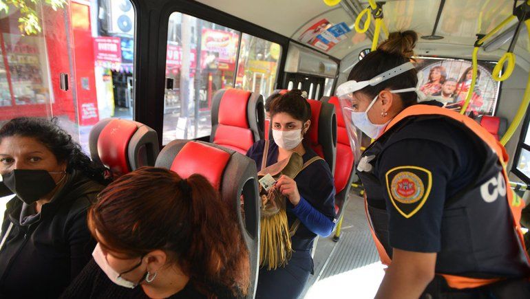 Será obligatorio taparse la boca en el transporte público
