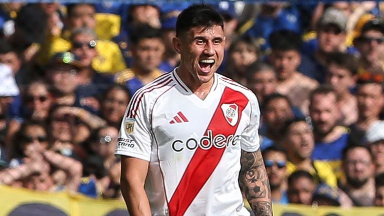 Bareiro con la camiseta de River Bareiro con la camiseta de River