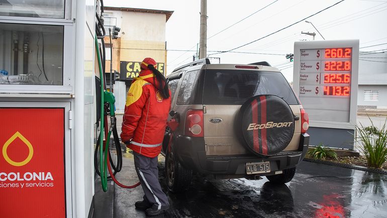 Las estaciones no dan abasto con la migración de la demanda de nafta premium a súper