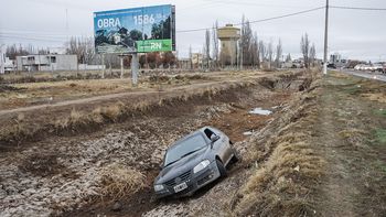 el misterio del auto que fue abandonado en el canal el misterio del auto que fue abandonado en el canal