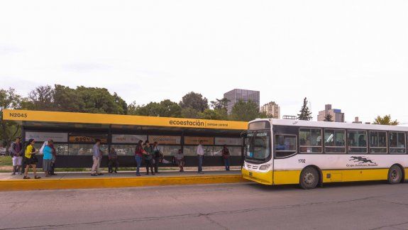Las ecoestaciones están ubicadas en calle Sarmiento. En una segunda etapa tendrán hasta wifi gratis.