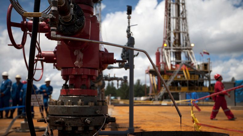 FOTO DE ARCHIVO. Nicolás Maduro anunció que Venezuela aumentó en un 30% sus reservas comprobadas de Petróleo. REUTERS/Carlos García Rawlins