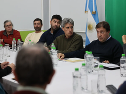El Gobernador de Río Negro, se reunió con ganaderos de la Provincia, y aclaró que no quiere cambios en la barrera sanitaria. El Gobernador de Río Negro, se reunió con ganaderos de la Provincia, y aclaró que no quiere cambios en la barrera sanitaria.