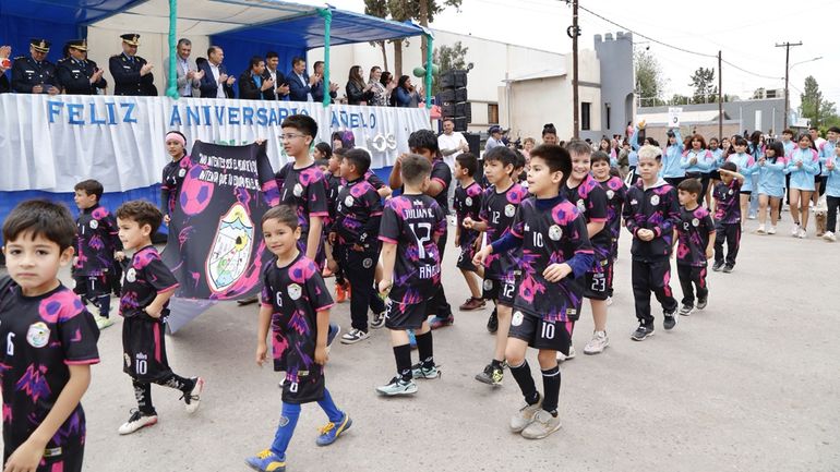 Añelo celebró su 108° aniversario con un acto con fuerte participación popular.