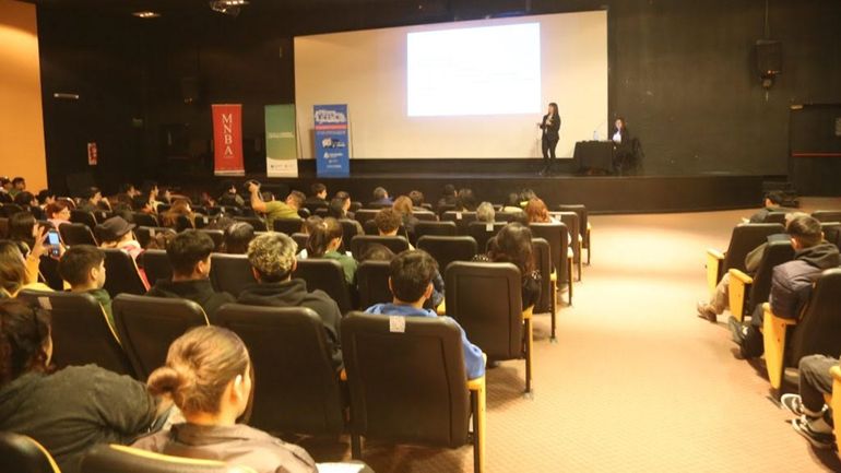 La capacitación para los nuevos conductores se trasladó al auditorio del Museo Nacional de Bellas Artes.