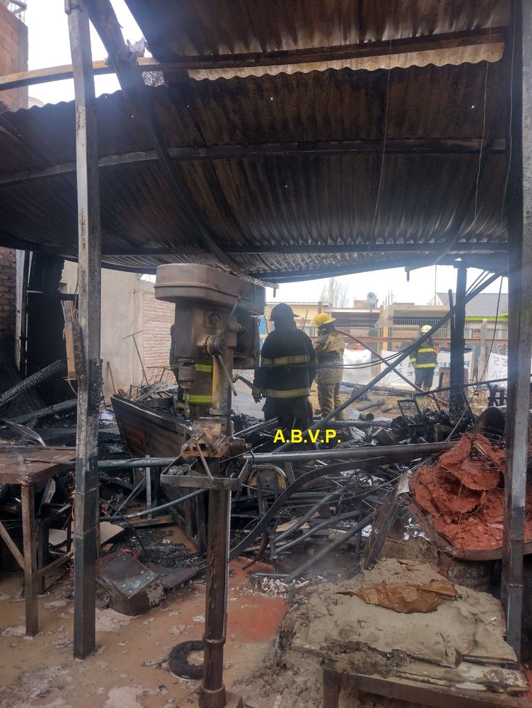 Las perdidas por el incendio fueron totales. Las perdidas por el incendio fueron totales.