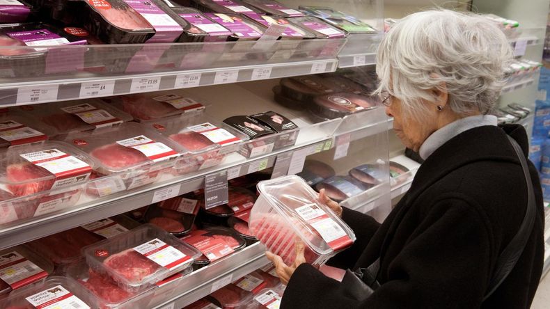 Los precios de la carne al consumidor muestran estabilidad en la Patagonia, mientras el valor del ganado continúa en alza. Analistas advierten que el mercado podría estar alcanzando un techo. | LM Neuquen Los precios de la carne al consumidor muestran estabilidad en la Patagonia, mientras el valor del ganado continúa en alza. Analistas advierten que el mercado podría estar alcanzando un techo.