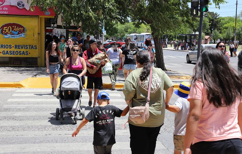 Por la mañana habrá comercios abiertos durante este martes 24 / Foto