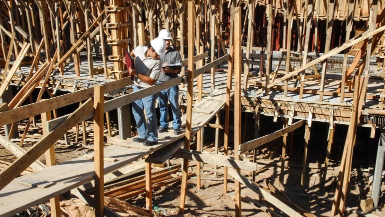 Los constructores salen en masa a reiniciar obras