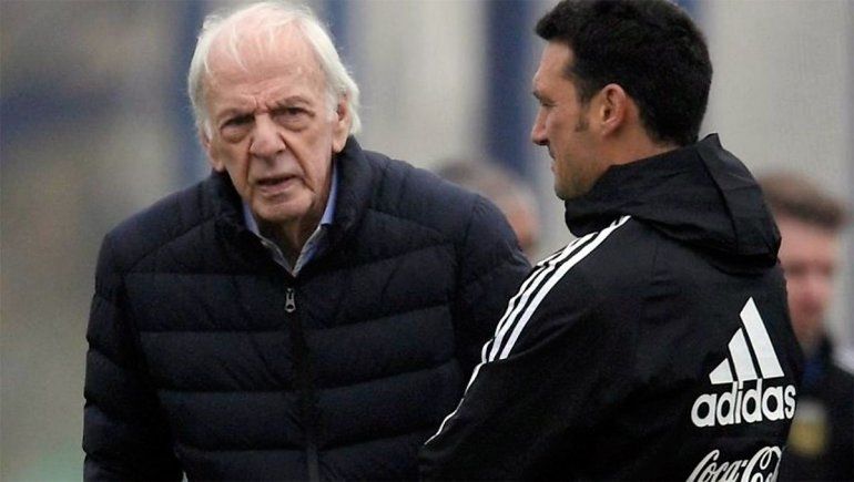 César Luis Menotti junto a Lionel Scaloni.