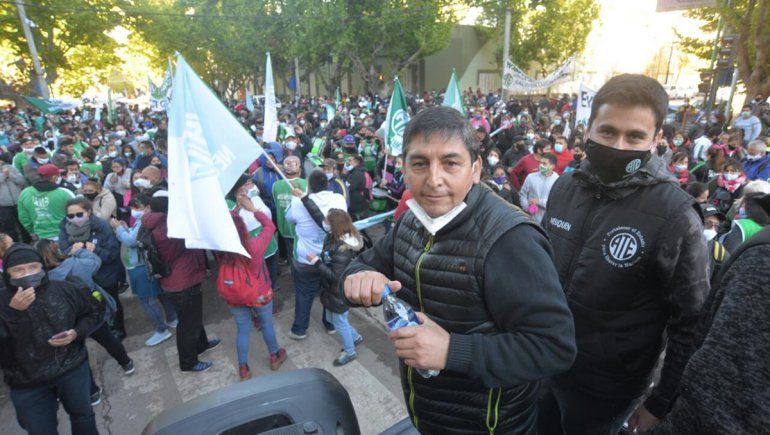 ATE bloquea el tránsito alrededor de Casa de Gobierno