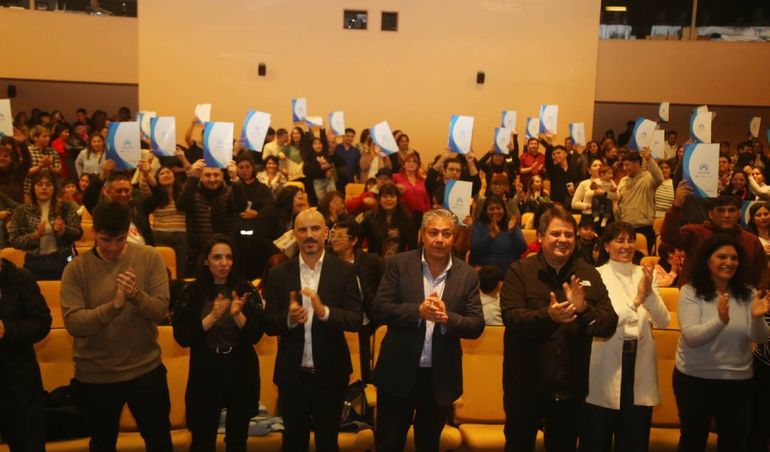 La Muni entregó 114 nuevas adjudicaciones a familias neuquinas del barrio z1