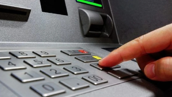 Lo que nunca tenés que hacer al extraer efectivo del cajero automático para evitar estafas Lo que nunca tenés que hacer al extraer efectivo del cajero automático para evitar estafas