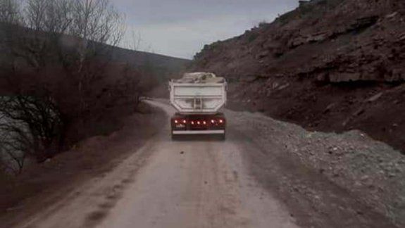 El peso de los camiones rompe toda una ruta en el centro de la provincia