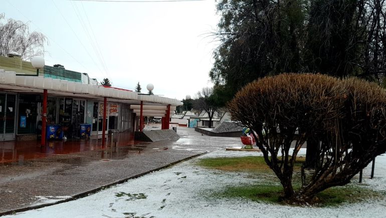 Por el cierre de rutas, El Chocón se quedó sin alojamientos
