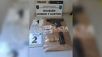 La Policía logró recuperar una pistola que había sido robada de una camioneta. La Policía logró recuperar una pistola que había sido robada de una camioneta.