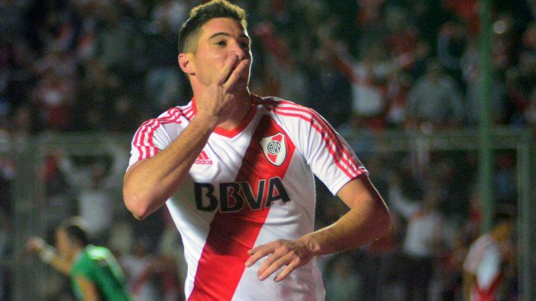 Alario está en llamas. El 9 del Millo volvió a aparecer en un cruce clave.