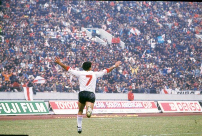 Antonio Alzamendi y el festejo de su gol en la final para que River sea campeón del mundo.