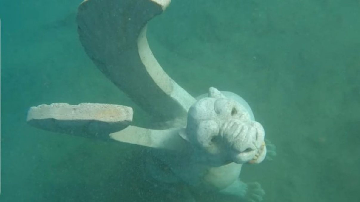 ¿Qué hace un monstruo con alas en el fondo del lago Moquehue?