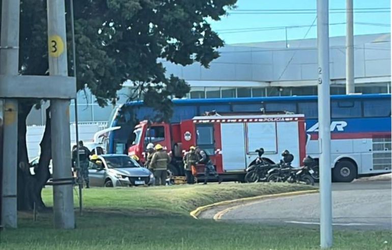 Fuerte choque a metros del puente carretero Neuquén-Cipolletti: caos de tránsito