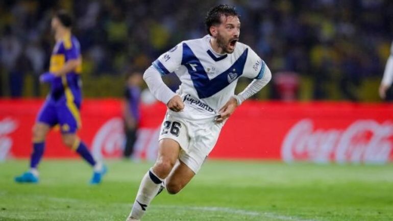 El Chiqui Bouzat con la camiseta de Vélez El Chiqui Bouzat con la camiseta de Vélez 