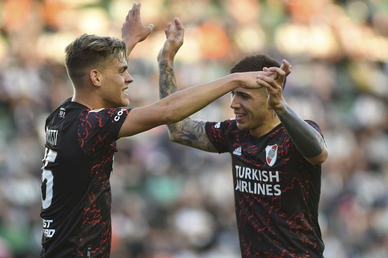 ¡De 10, River! Lleno de bajas, venció a Banfield y se afirma arriba