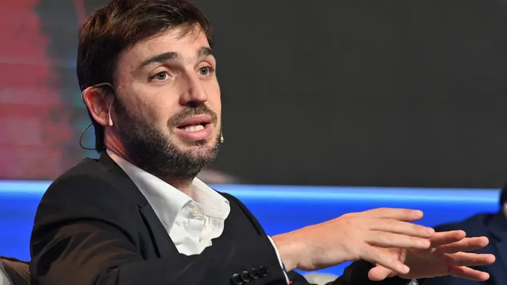 El gobernador de Chubut exigió a la CNEA la reversión o transferencia inmediata de las propiedades mineras de Cerro Solo, Puesto Alvear y El Ganso al Estado provincial. El gobernador de Chubut exigió a la CNEA la reversión o transferencia inmediata de las propiedades mineras de Cerro Solo, Puesto Alvear y El Ganso al Estado provincial.