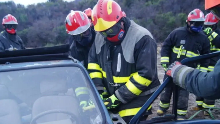 Junín de los Andes: un vuelco seguido de desbarranco dejó varios heridos