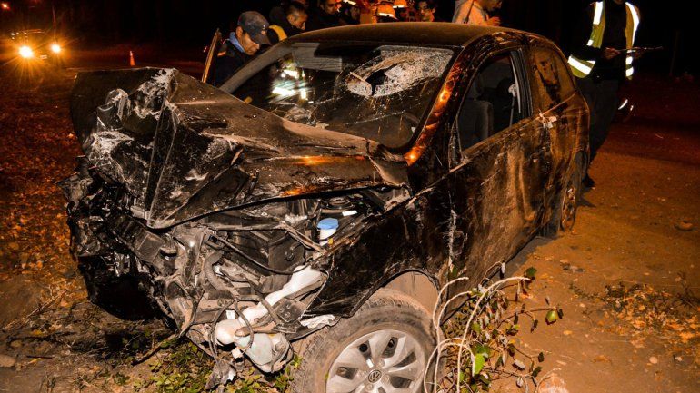 Borracho sacó el auto sin permiso y cayó por un barranco