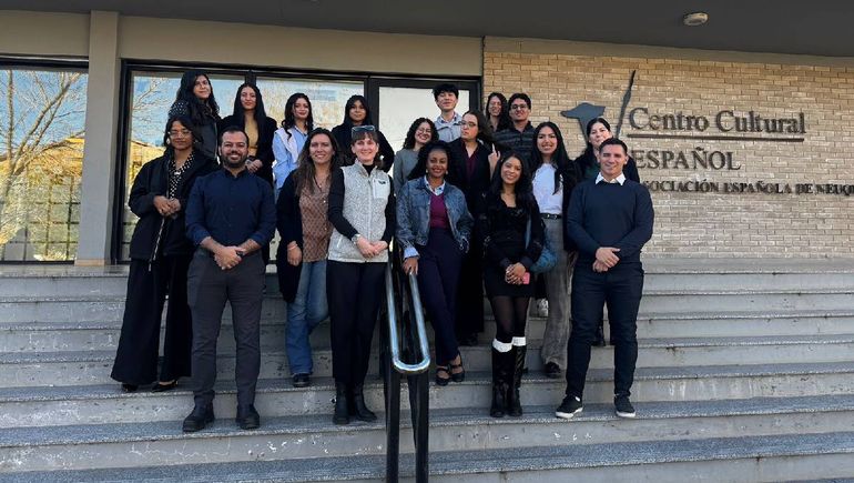 UFLO Universidad recibió a estudiantes y docentes de la Universidad de Houston en el marco de conocer la energía, el medioambiente y el impacto de la actividad petrolera en la región. UFLO Universidad recibió a estudiantes y docentes de la Universidad de Houston en el marco de conocer la energía, el medioambiente y el impacto de la actividad petrolera en la región.