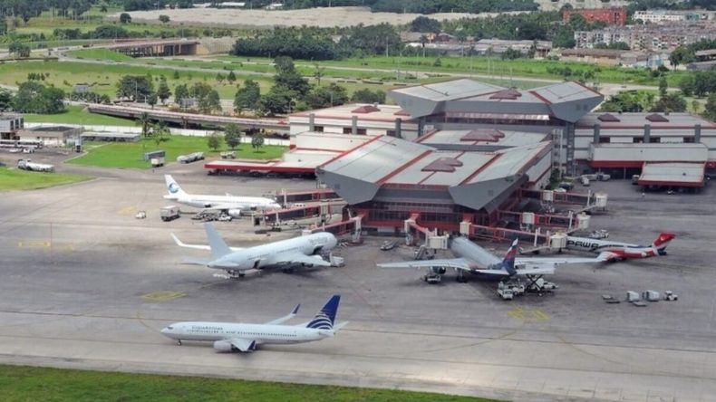 Cuba enfrenta una nueva fase de su crisis energética tras informar a aerolíneas que no podrá garantizar combustible para aviación. | LM Neuquen Cuba enfrenta una nueva fase de su crisis energética tras informar a aerolíneas que no podrá garantizar combustible para aviación.