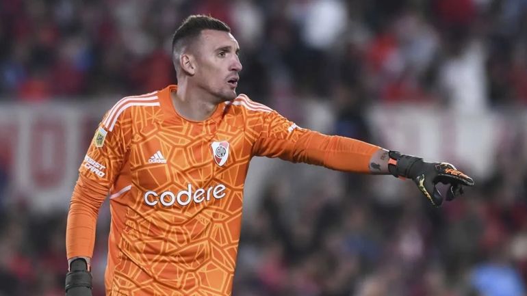 En River le buscan competencia a Armani En River le buscan competencia a Armani