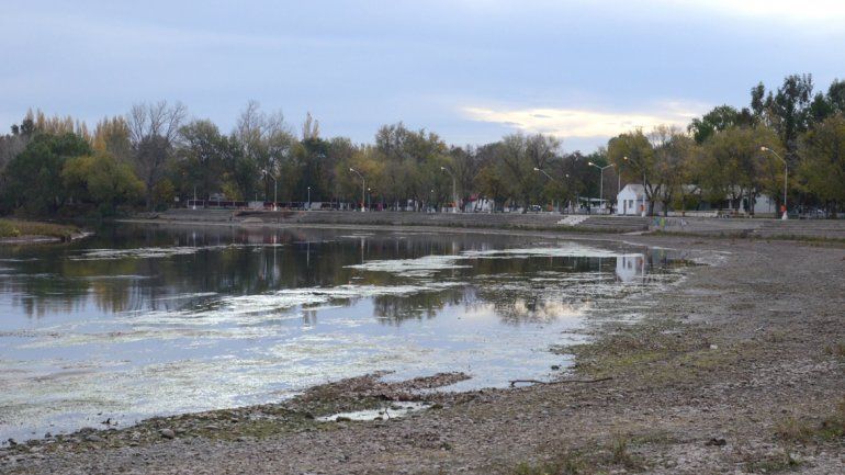 Los ríos siguen bajos y hay balnearios que prácticamente se quedaron sin agua.