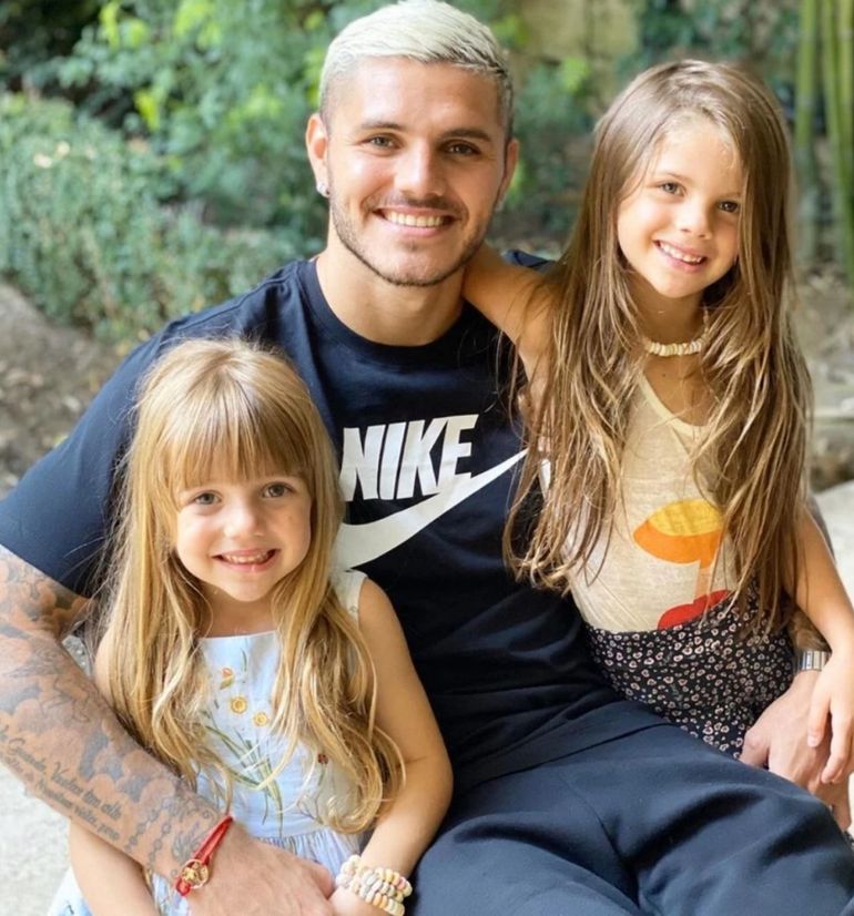 Mauro Icardi y sus hijas Mauro Icardi y sus hijas
