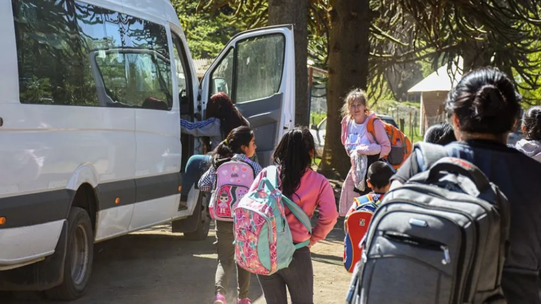El transporte escolar podrá solicitarse de forma digital. | LM Neuquen El transporte escolar podrá solicitarse de forma digital.