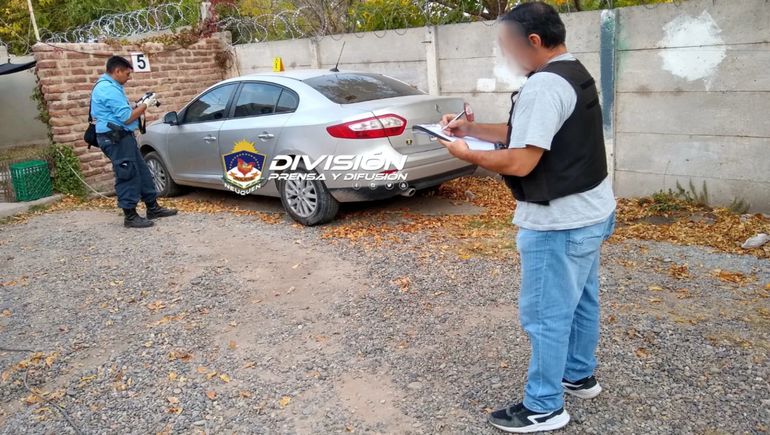 Encuentran autos robados en un estacionamiento clandestino