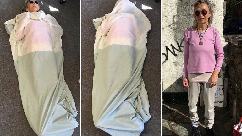 Asegura que es alérgica al wifi y descansa en una bolsa de dormir especial