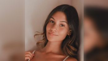 Agustina había llegado de La Pampa para estudiar Medicina en la Unco. La mataron a golpes en la casa de su vecino, Pablo Parra, el único acusado. Sospechan que la atacó por que ella rechazó sus intenciones sentimentales. Agustina había llegado de La Pampa para estudiar Medicina en la Unco. La mataron a golpes en la casa de su vecino, Pablo Parra, el único acusado. Sospechan que la atacó por que ella rechazó sus intenciones sentimentales.