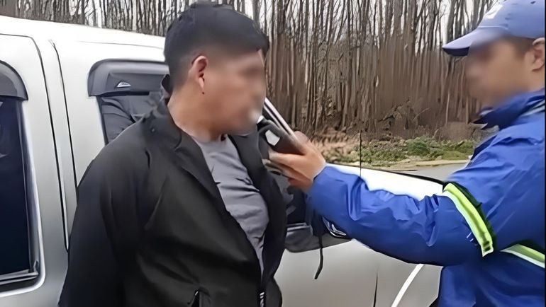 El ex guardiacárcel fue sorprendido manejando con 2