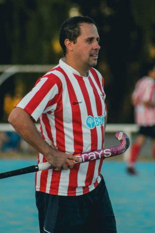 Diego Roger, leyenda del hockey. Jugó hasta los 45 pirulos.