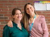 Ingrid y Fiama, dos de las involucradas en el proyecto de Participate Learning. Las docentes cobran salarios por encima de los 40 mil dólares.